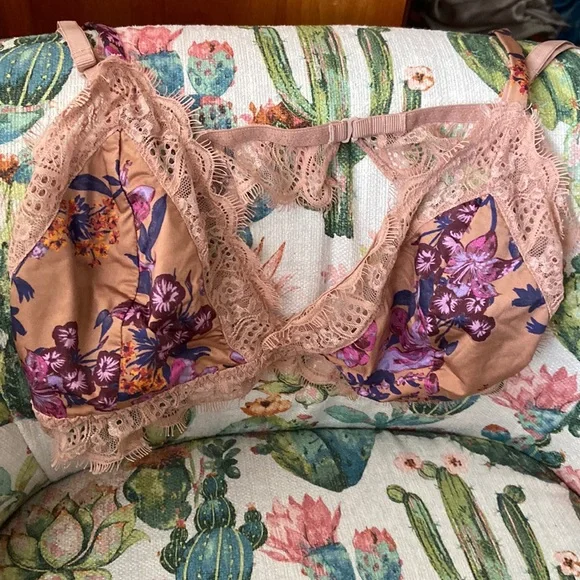 Intimately Free People Lace Floral Bralette L EUC - Picture 1 of 4